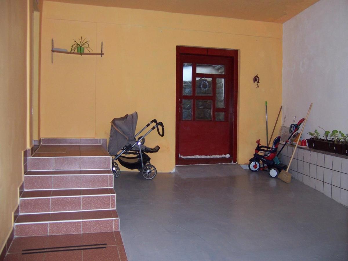 Salas-Dum Pro Spolecnou Dovolenou Az 11 Osob Exterior foto